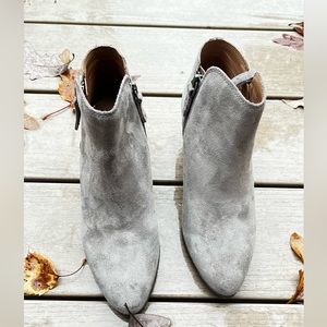 FRYE Boots grey suede size 7 worn for a few hours